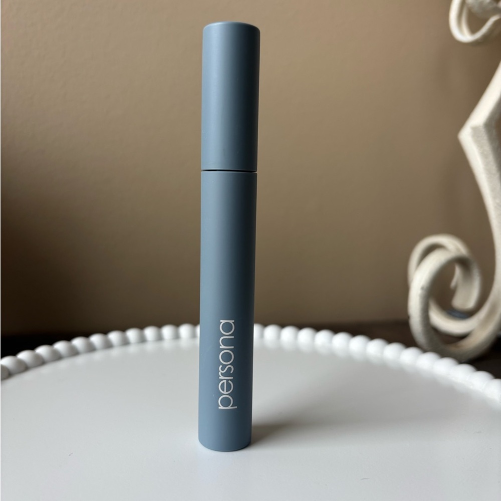 PERSONA Volumizing Tubing Mascara in Black